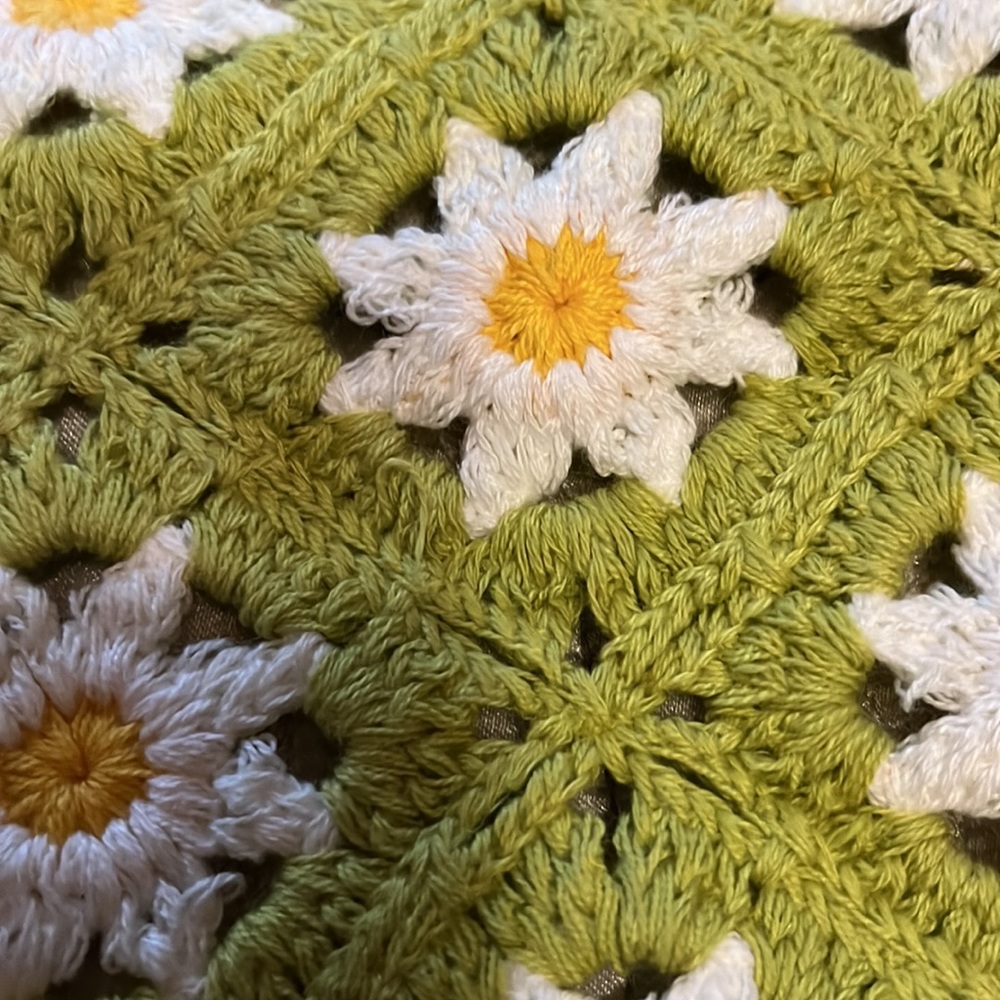 Hand crotcheted kerchief - Picture 3 of 4